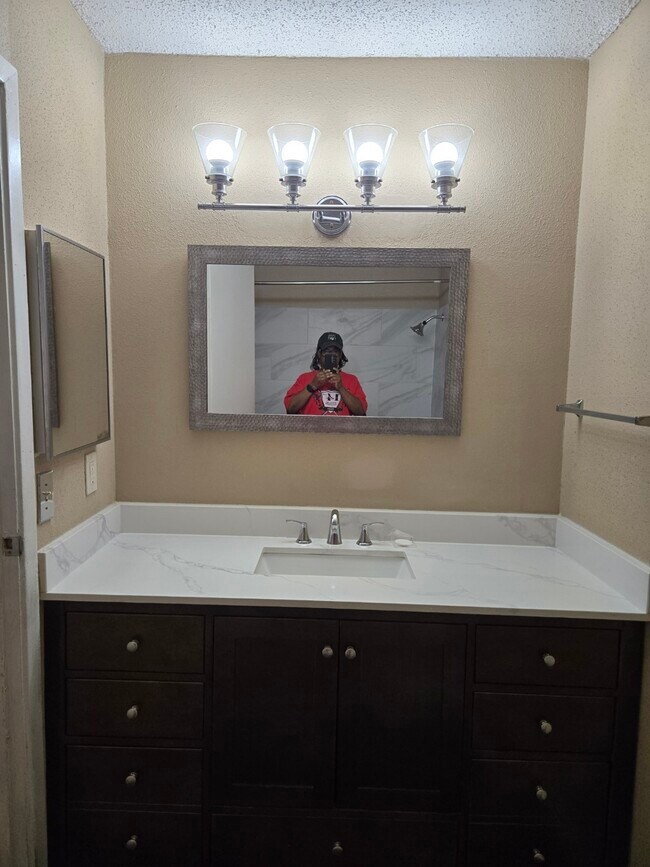 Foto del edificio - 6601 Sands Point Dr