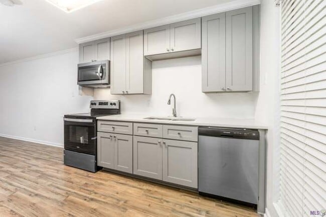 Kitchen. All new appliances and cabinets. - 10436 Jefferson Hwy