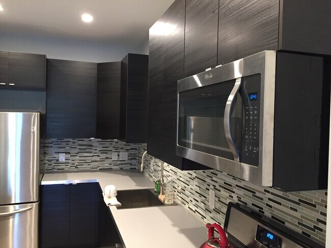 Building Photo - 146 Chestnut St