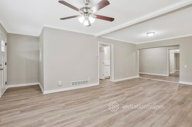 Building Photo - 692 Barnes Dr