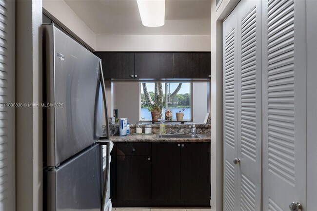 Foto del edificio - 706 NW 92nd Ave