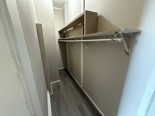 Foto del edificio - Cozy Studio with Walk-In Closet in the Hea...
