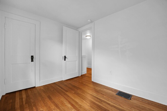 Building Photo - 2858 Indianola Avenue