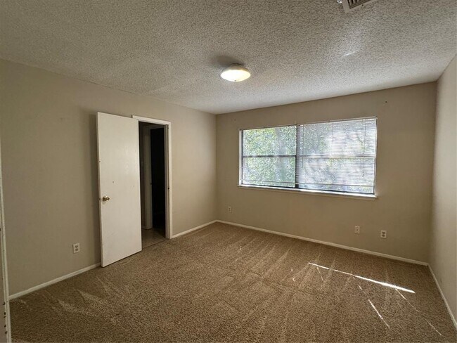 Building Photo - 2907 Jadewood Ct