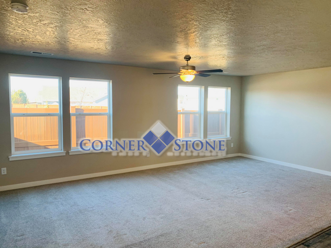 Building Photo - Beautiful Home in Boise!