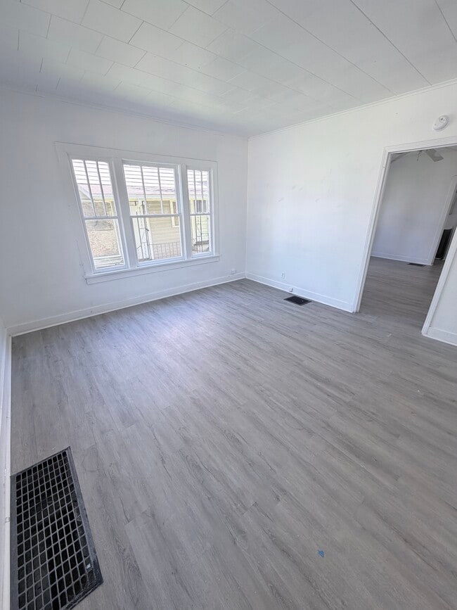 Foto del edificio - 701 E Walnut St