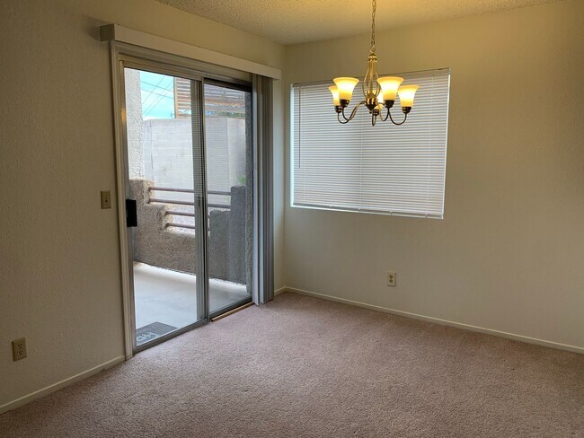 Building Photo - 2 Bed / 2 Bath Condo for Rent