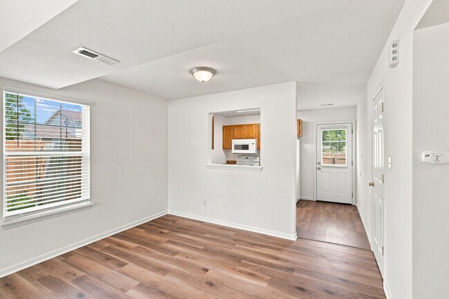 Foto del edificio - 3518-3520 Prescott Dr.