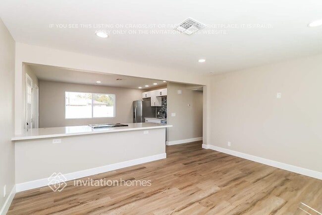 Building Photo - 3402 W Charter Oak Rd