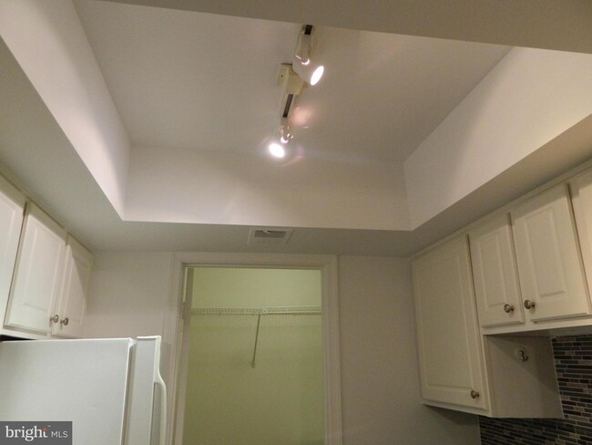 Building Photo - 18302 Streamside Dr