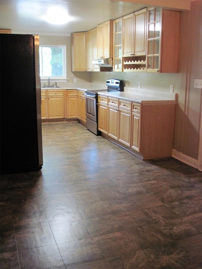 Building Photo - 106 S Stewart St