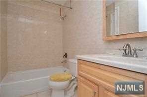 Building Photo - 260 Parkside Dr