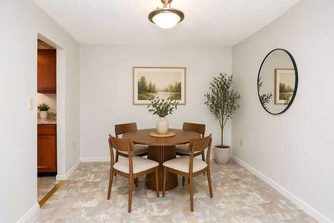 Eating area - Country Glenn Apartments
