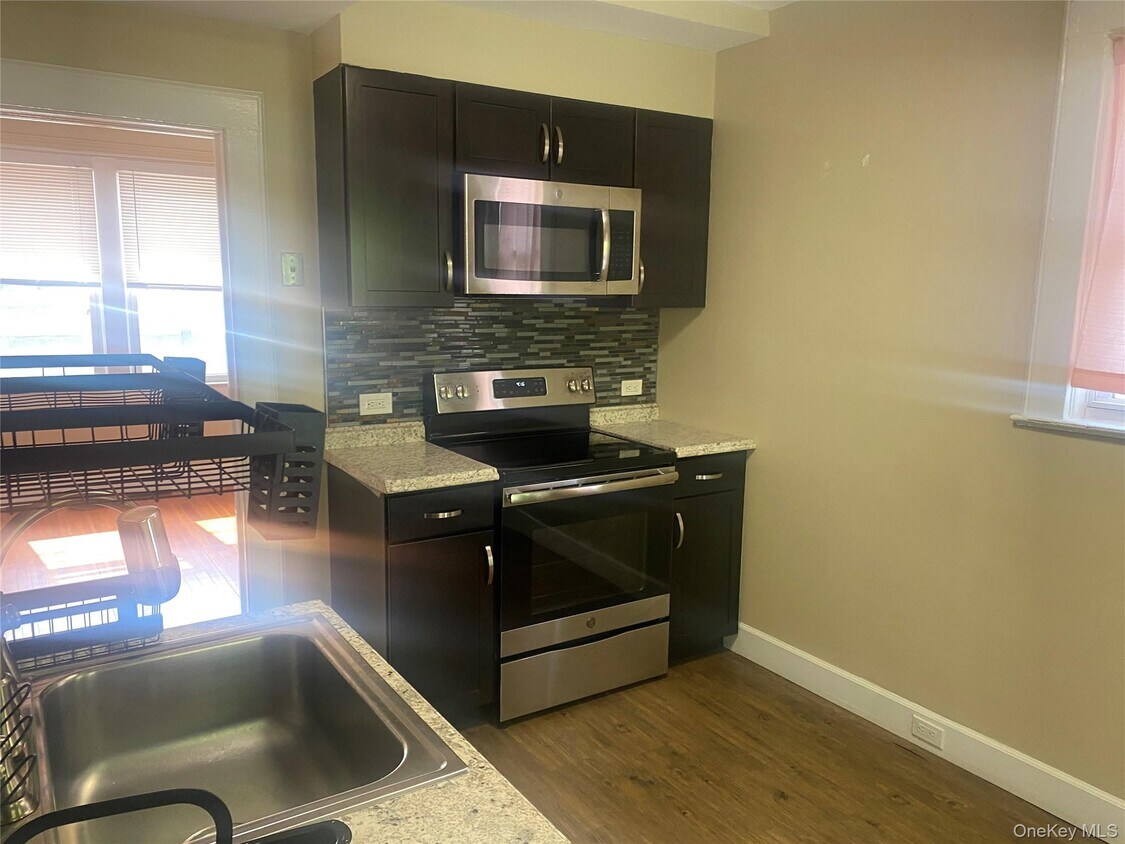 Foto principal - 378 Elwood Ave
