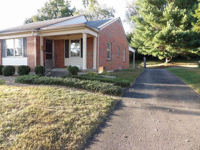 Building Photo - 835 Malabu Dr