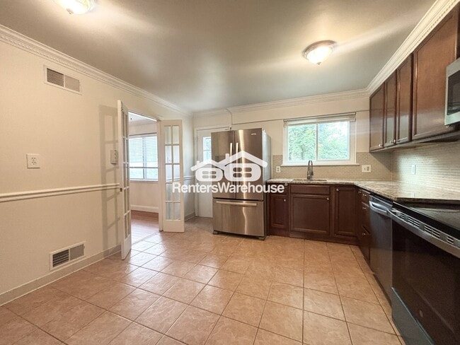 Building Photo - 305 Charlton Ct