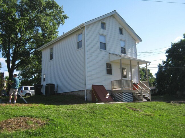 Building Photo - 421 Vine St