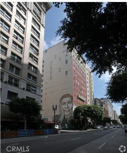 Building Photo - 612 S Spring St