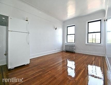 Primary Photo - 9440 210th St
