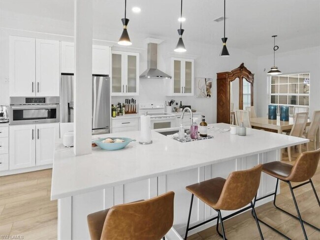 Foto del edificio - 6876 Redbay Park Rd