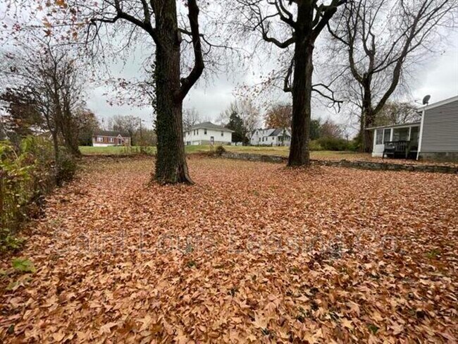 Foto del edificio - 802 Rolwes Ave