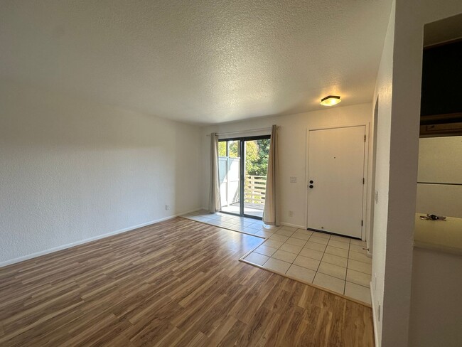 Foto del edificio - 1st month free!! 2Br/1Ba Cute Condo Close ...