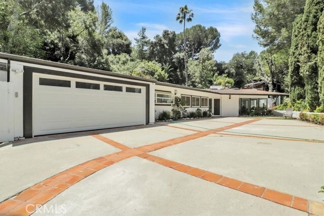 Building Photo - 9466 Hidden Valley Pl