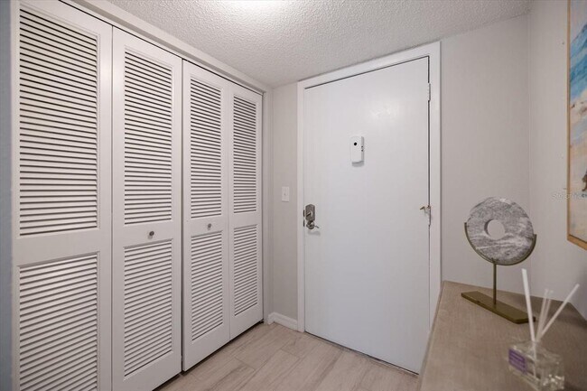 Foto del edificio - 1604 Stickney Point Rd