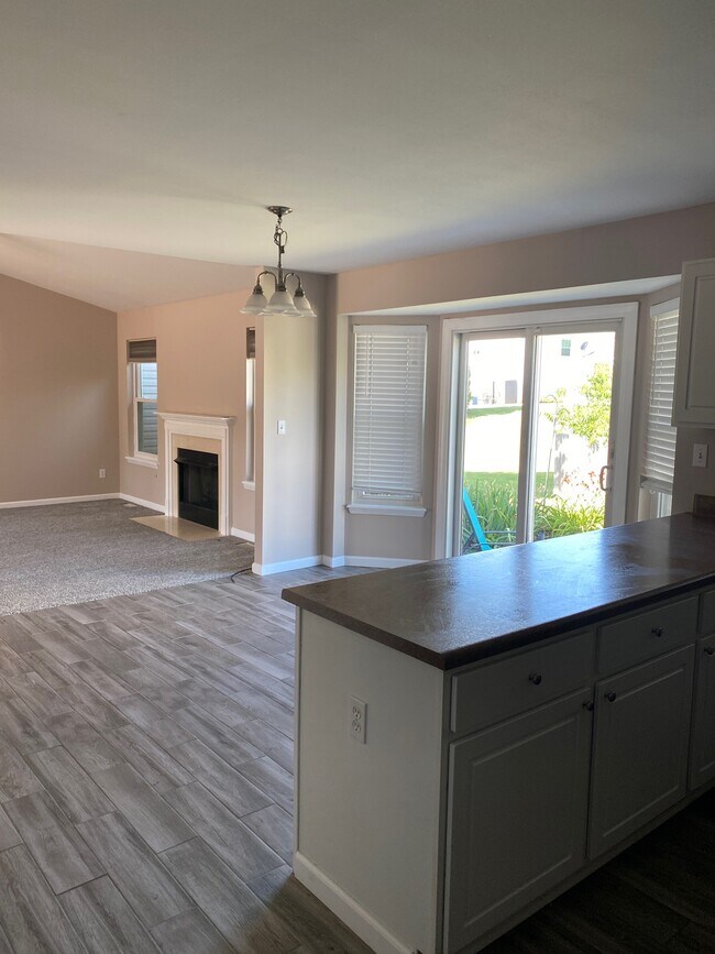 Dining to living room - 7 Tallship Cove Ct