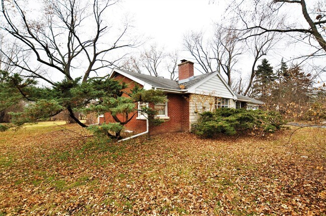 Foto del edificio - 0S670 S Summit Ave