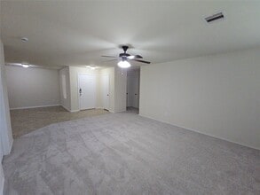 Building Photo - 810 Lightningbug Ln
