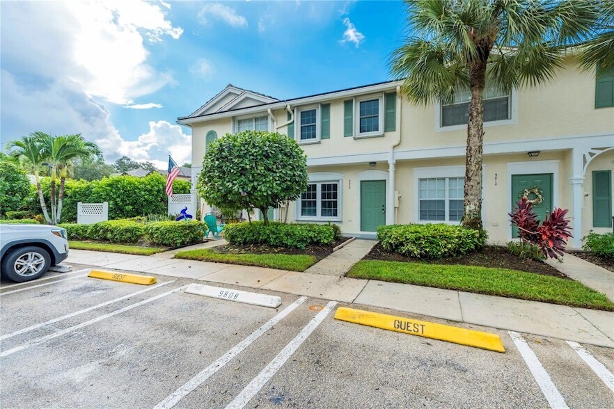 Foto principal - 9808 NW 56th Pl