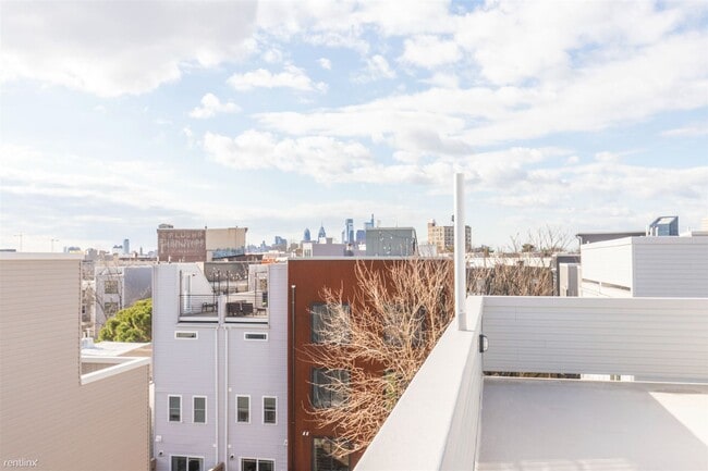 Building Photo - 3 br, 3 bath Duplex - 1906 E York St Unit 2