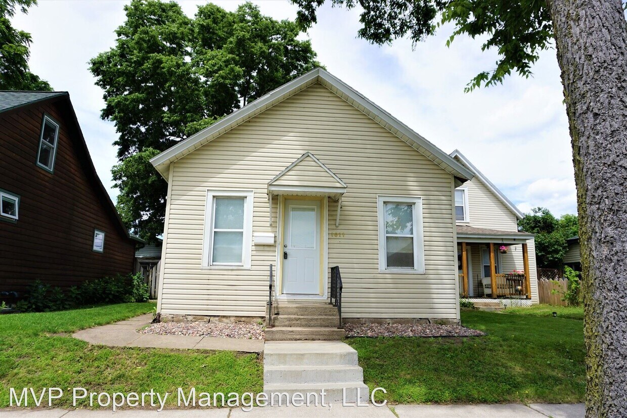 2 br, 1 bath House 1011 Green Bay St. House Rental in La Crosse, WI