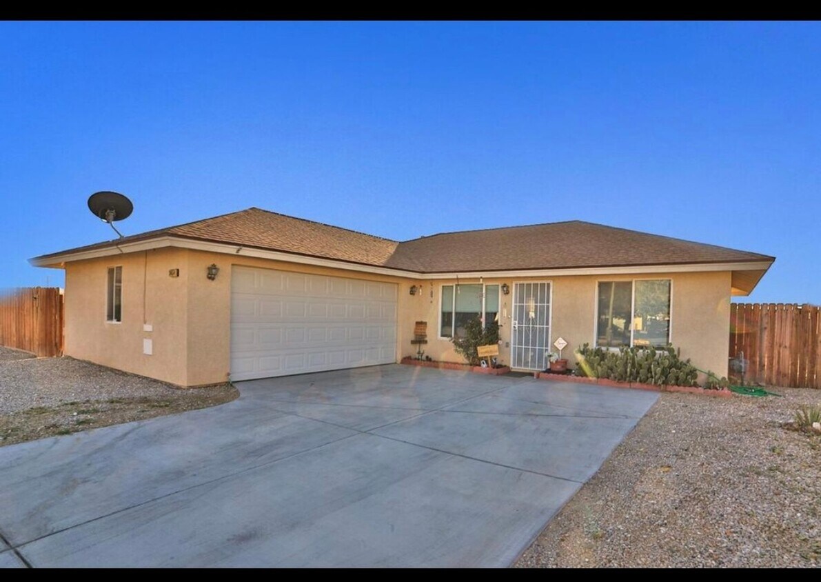 Foto principal - Beautiful Home Coming Soon!