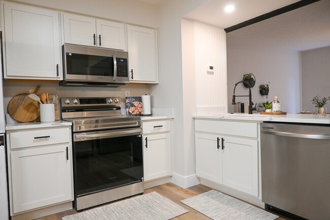 2BD, 1BA - 900SF - Kitchen - TERRA - Hiram