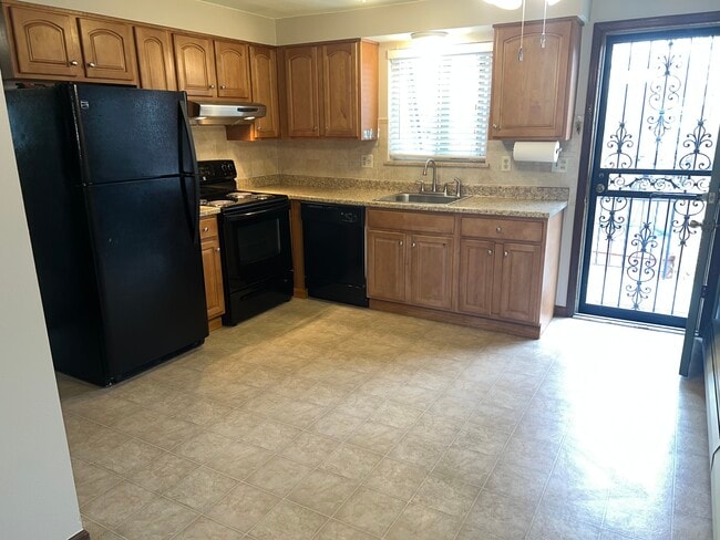 Building Photo - Cedar Crest Apartments