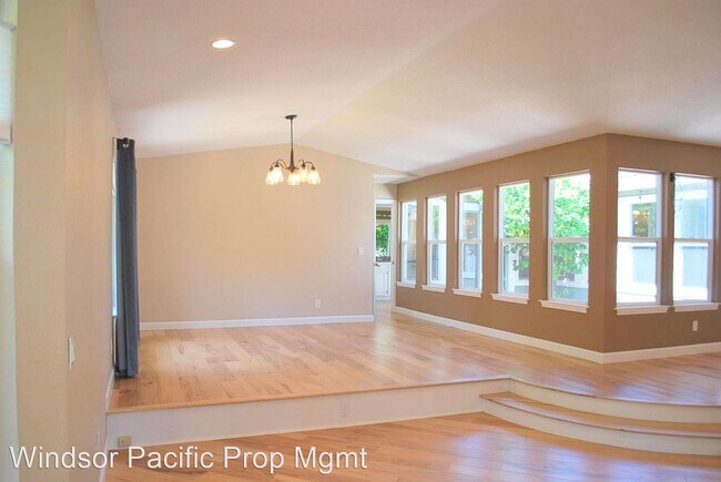 Building Photo - 4 br, 3.5 bath House - 411 Old Ranch Court