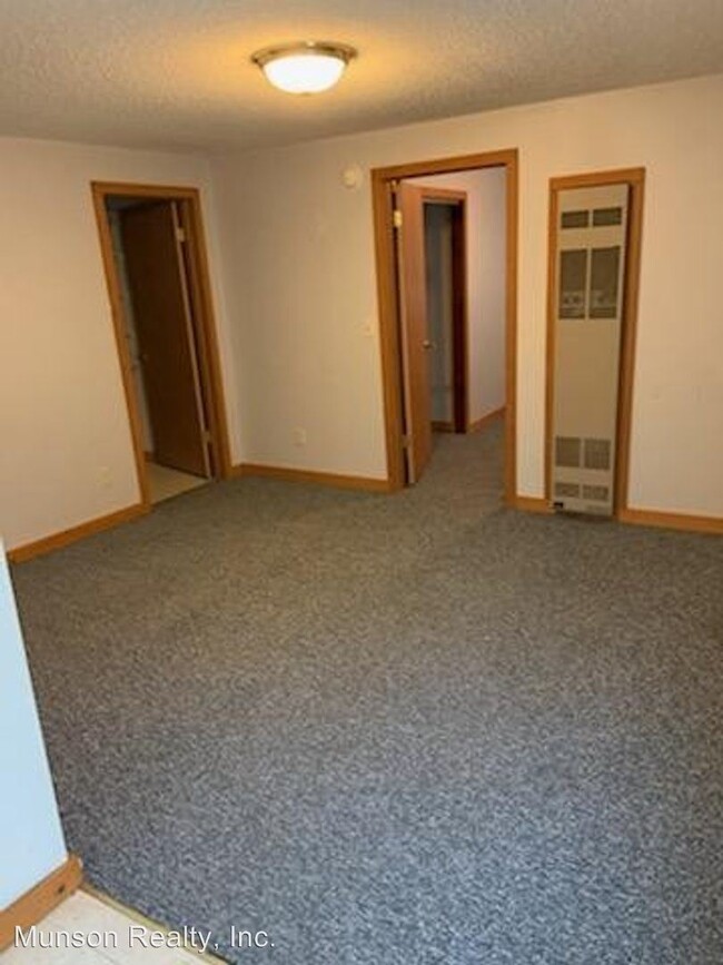 Foto del edificio - 351 N Main St
