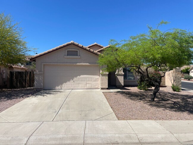 Foto del edificio - Fantastic 4 Bedroom Single Level Home in B...