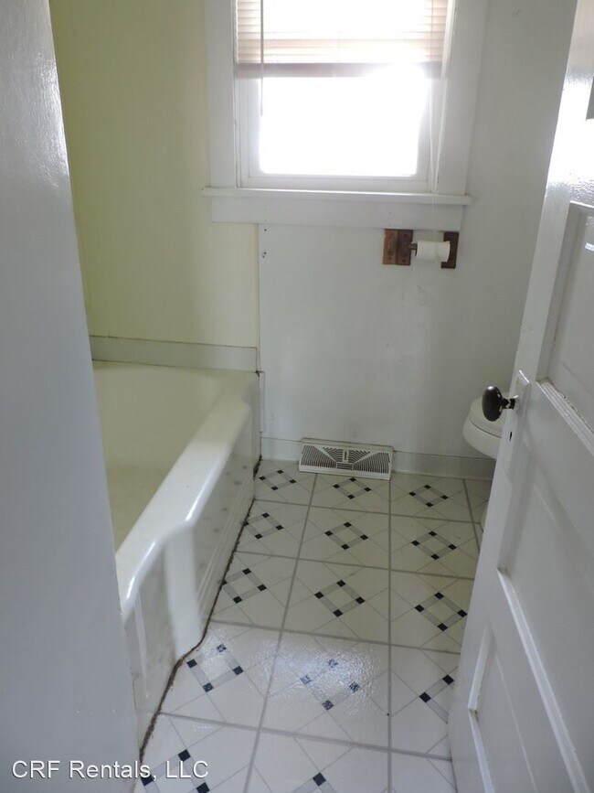 Building Photo - 2 br, 1 bath House - 517 California St