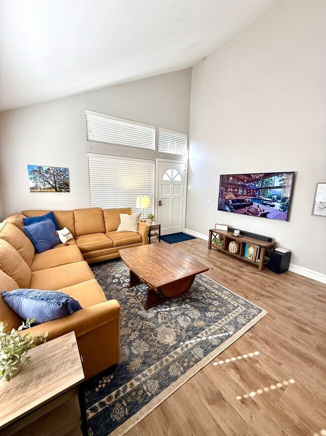 Foto del edificio - 155 N Singingwood St
