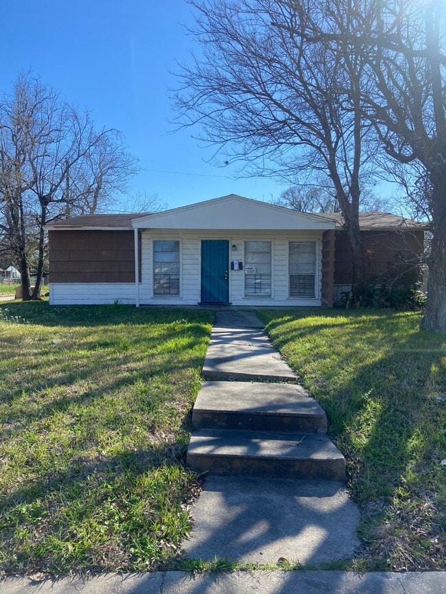 Building Photo - 5250 Kingsbury St