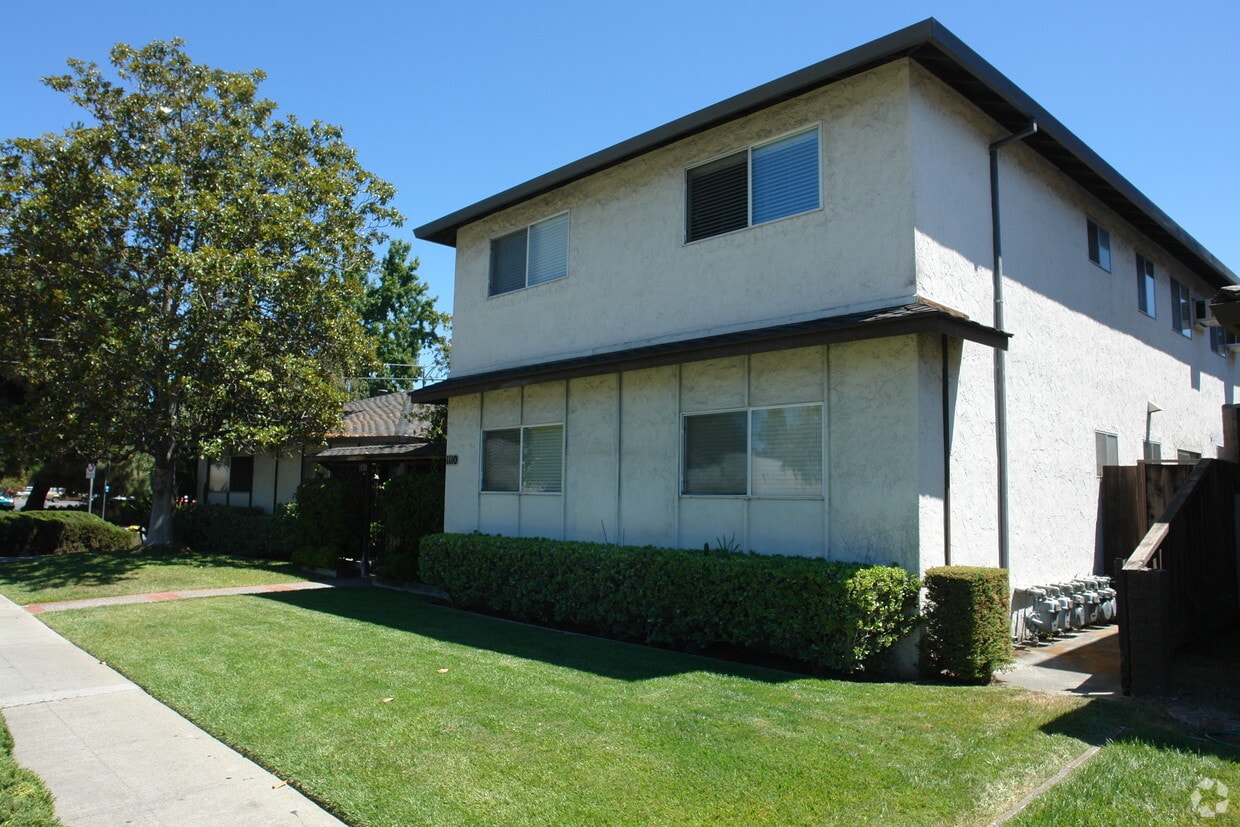 Primary Photo - 1110 De Rose Way