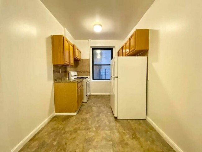 Foto del edificio - 1 bedroom in BRONX NY 10467