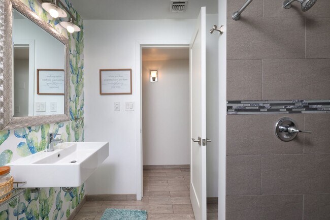 Building Photo - Live Close to Campus in Style – Sam Hughes...