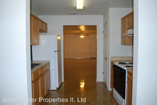 Building Photo - 929 Maplewood St