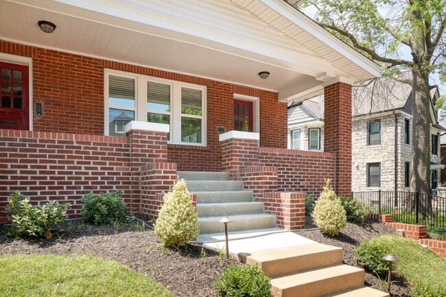 Building Photo - 1035 Grandview Pl