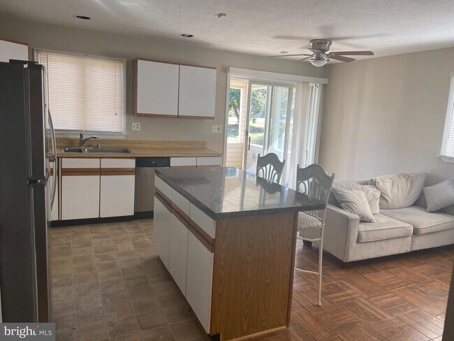 Foto del edificio - 3351 Carroll Rd
