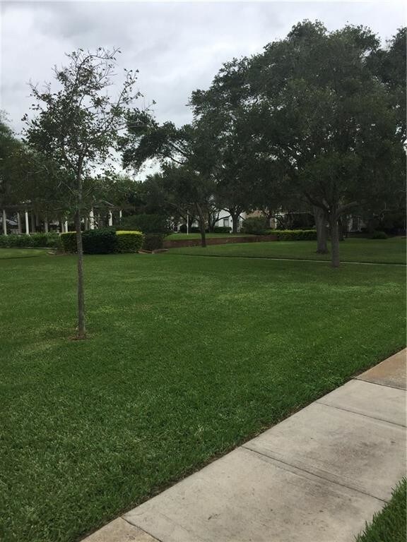 Foto del edificio - 45 Townhouse Ln